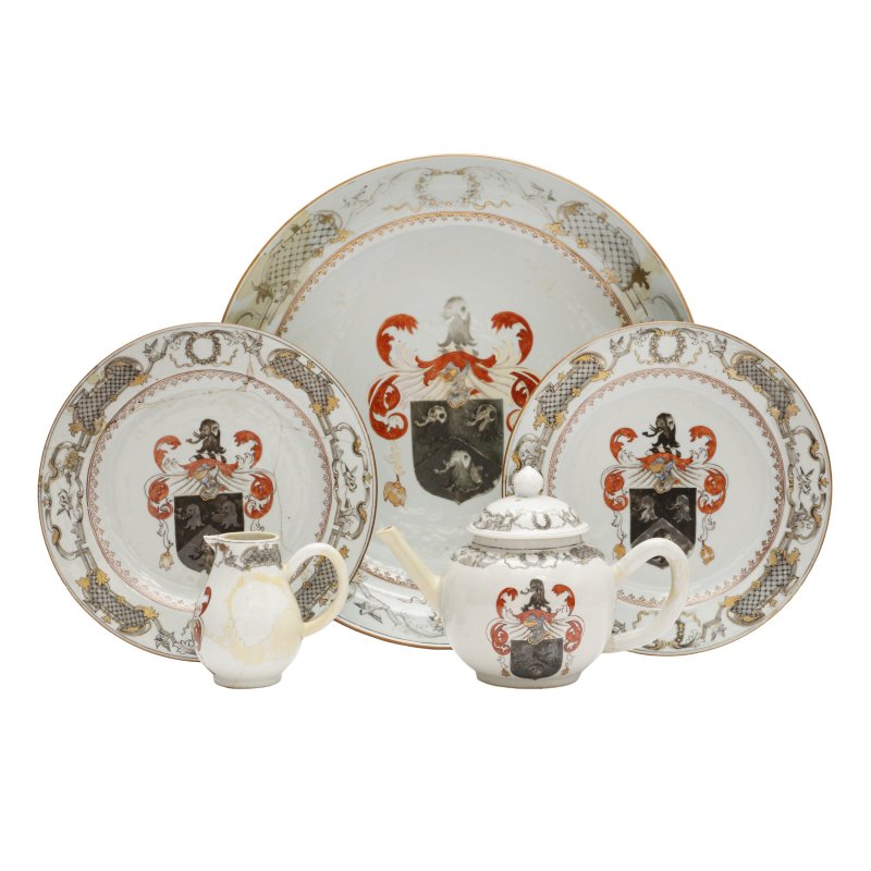 清乾隆 外銷紋章瓷一組五件 | A group of Chinese export armorial ceramics, Qing dynasty, Qianlong period - 图2