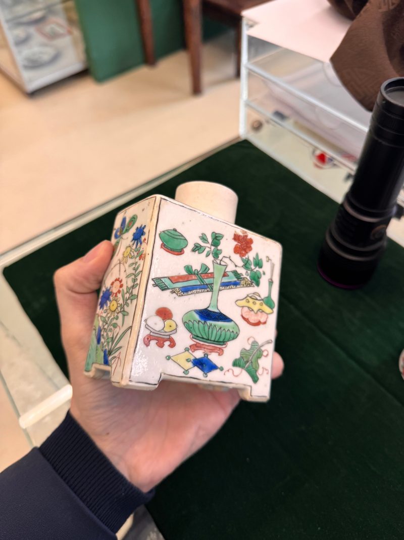 清康熙 粉彩花卉紋茶蓋罐 | Santos Collection | A Chinese export famille-rose tea caddy, Qing dynasty, Kangxi period - 图14