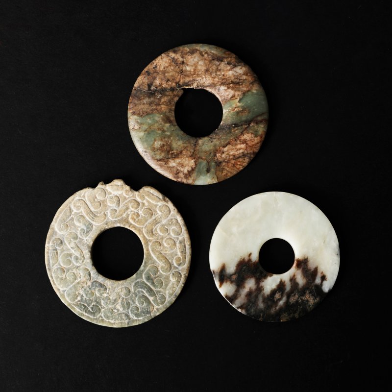 十九/二十世紀 仿古玉璧一組三件 | A group of archaistic jade discs, bi, 19th/20th century
