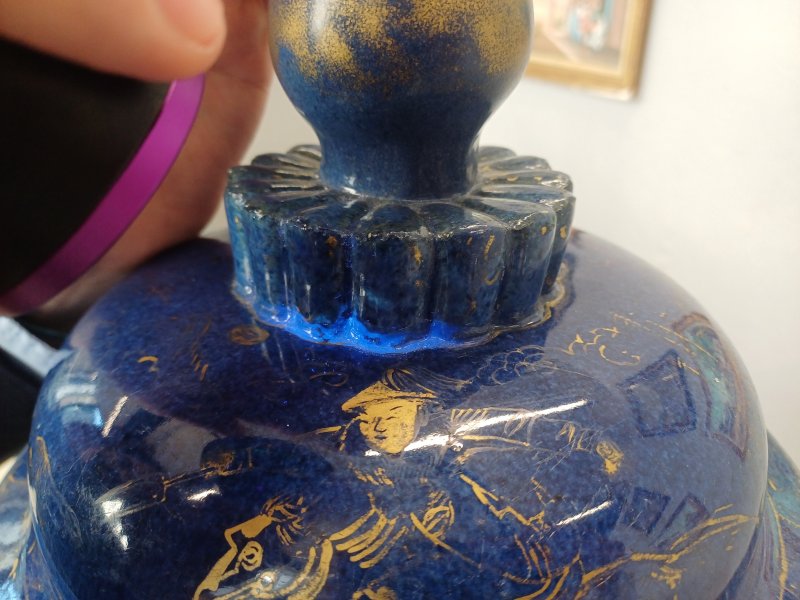 清康熙 灑藍釉描金狩獵圖蓋罐 | Santos Collection | A very large Chinese powder-blue gilt-decorated jar and cover, Qing dynasty, Kangxi period - 图25
