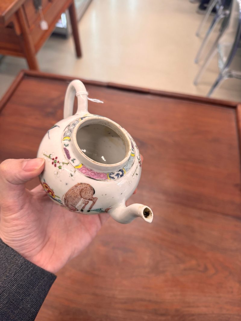 清雍正 粉彩瑞鹿圖蓋壺 | Santos Collection | A Chinese export famille-rose 'deer' teapot, Qing dynasty, Yongzheng period - 图23