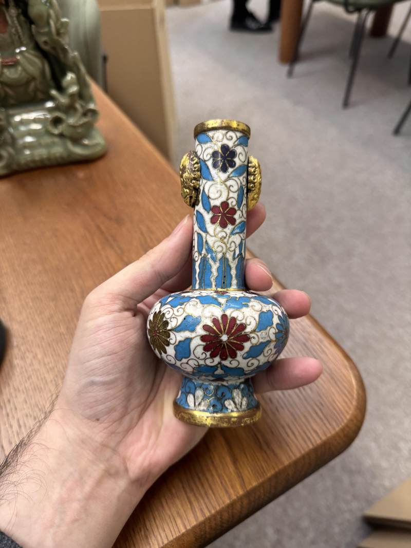 明十六/十七世紀 掐絲琺瑯掐絲菊紋銅胎鎏金瓶 《景泰年製》款 | A Chinese cloisonné enamel and gilt-bronze 'chrysanthemum' vase, Ming dynasty, 16th/17th century - 图11