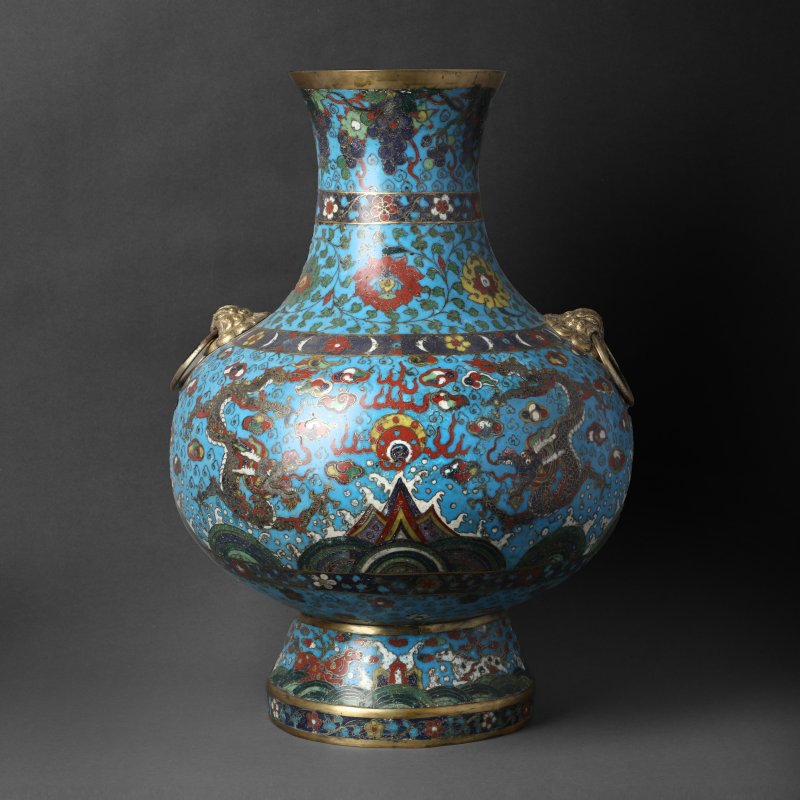 明十七世紀 掐絲琺瑯雲龍紋銅胎鎏金雙獸活環耳壺 | † A large Chinese cloisonné enamel and gilt-bronze 'dragon' vase, hu, Ming dynasty, 17th century