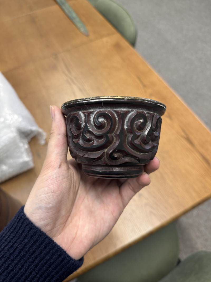 元/明 剔犀花卉紋盃一對 | A rare pair of Chinese 'tixi' lacquer cups, Yuan/Ming dynasty - 图24