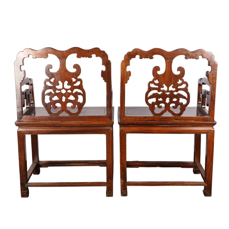 清十九世紀 紅木雕蝙蝠壽桃紋靠背椅一對 | A pair of Chinese hongmu 'bat and peach' armchairs, 19th century - 图3