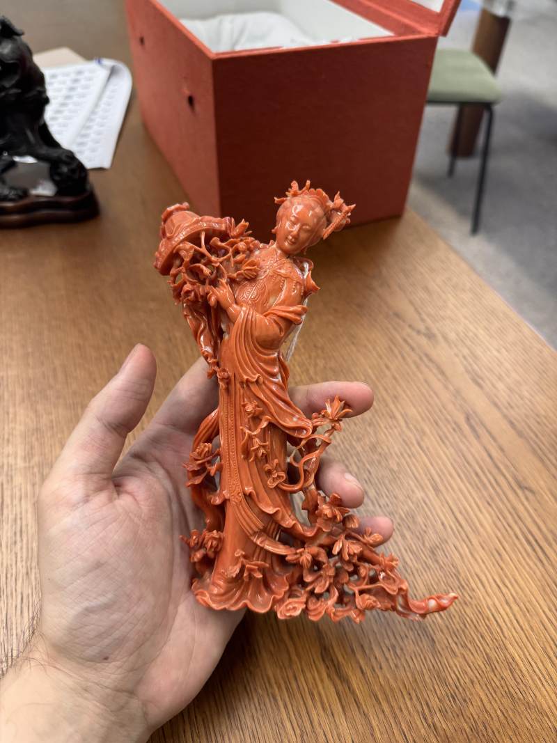 十九世紀 珊瑚雕麻姑獻壽像 | λ A fine Chinese carved coral figure of a Magu, 19th century - 图13