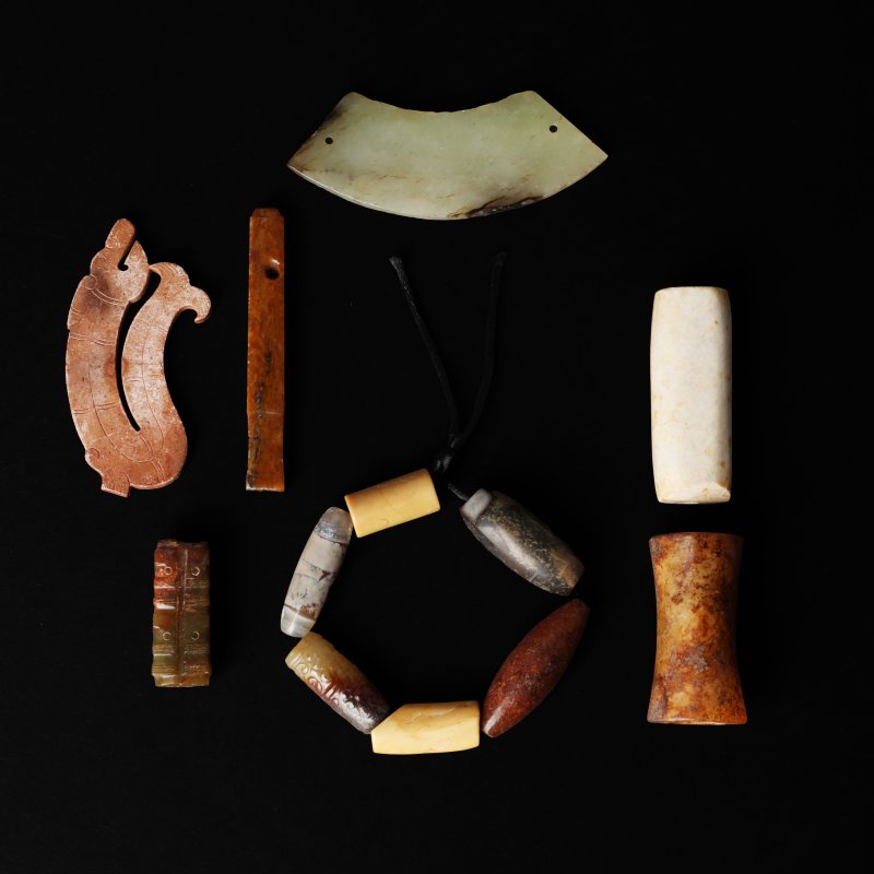 二十世紀 仿古玉雕一組七件 | A group of Chinese archaistic jade carvings, 20th century