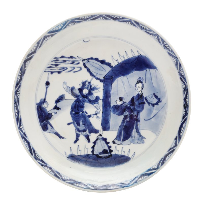 清康熙 青花人物故事圖盤 《大明成化年製》款 | A Chinese blue and white dish, Qing dynasty, Kangxi period