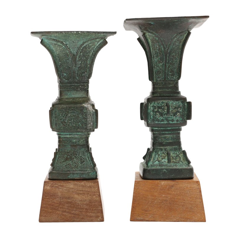 明 銅仿古饕餮紋花觚一對 | Two Chinese archaistic bronze 'gu' vases, Ming dynasty - 图3