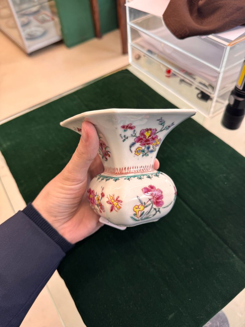 清雍正 粉彩花卉紋渣斗 | Santos Collection | A Chinese export famille-rose 'floral' spittoon, Qing dynasty, Yongzheng period - 图15