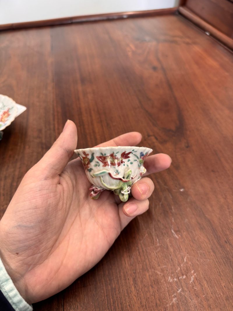 清雍正 粉彩荷塘金魚紋盃及小盤 | Santos Collection | A Chinese export famille-rose 'carp and lotus' cup and saucer, Qing dynasty, Yongzheng period - 图27