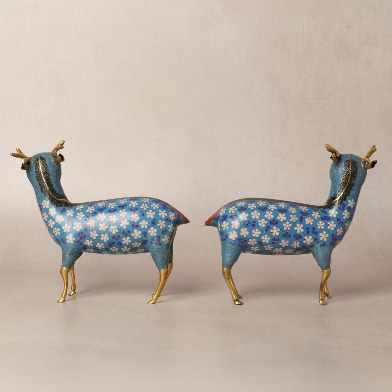 清十八/十九世紀 掐絲琺瑯銅鍍金瑞鹿像一對 | A pair of Chinese cloisonné enamel and gilt-bronze deer figures, Qing dynasty, 18th/19th century - 图4