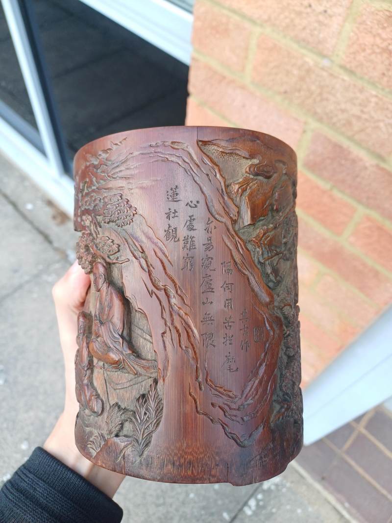 清十八世紀 竹雕鹿順回園圖筆筒《其吉作》款 | A Chinese carved bamboo 'Lushun Huiyuan' brush pot, bitong, Qing dynasty, 18th century - 图7