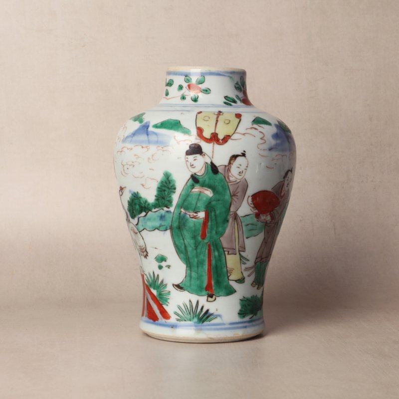 十七世紀 五彩高士圖瓶 | Santos Collection | A Chinese wucai 'official and attendant' vase, 17th century