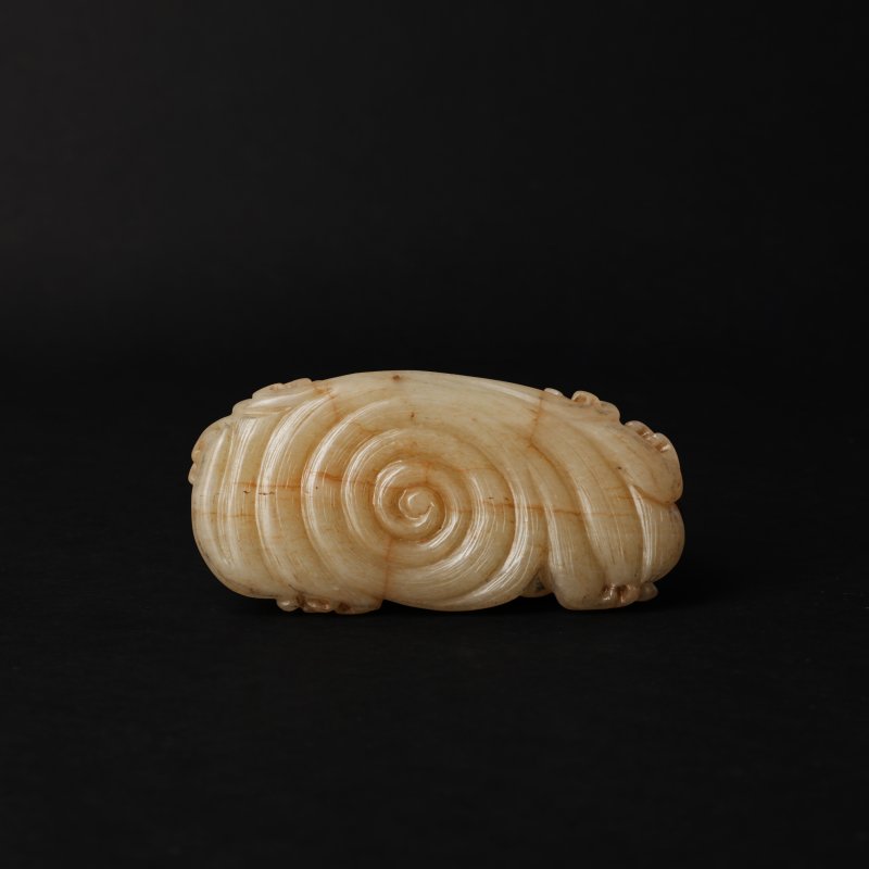 清十九世紀 青白玉雕鴛鴦連荷藕擺件 | A Chinese celadon and russet jade 'mandarin ducks' group, 19th century - 图3