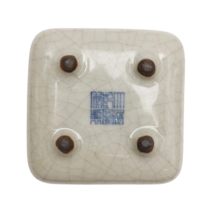 十九/二十世紀 仿哥釉四方水盂 《大清乾隆年製》款 | A Chinese ge-type square waterpot, 19th/20th century - 图4