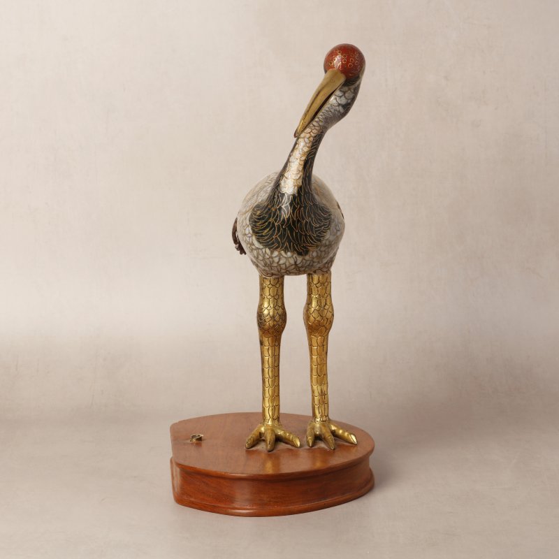 清十八世紀 掐絲琺瑯銅鍍金仙鶴立像 | A Chinese cloisonné enamel and gilt-bronze figure of a heron, Qing dynasty, 18th century - 图4