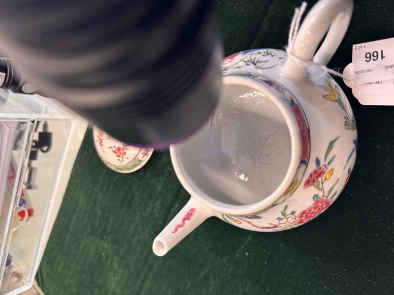 清乾隆 粉彩花卉紋蓋壼 | Santos Collection | A Chinese famille-rose 'floral' teapot, Qing dynasty, Qianlong period - 图27