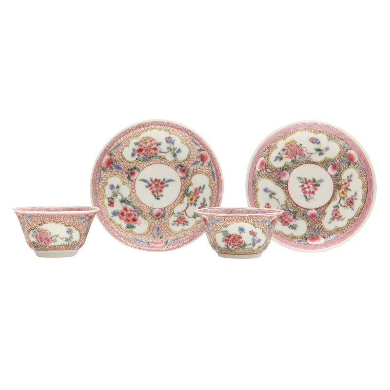 清雍正 外銷花卉紋薄胎盃及小盤兩對 | A pair of Chinese 'eggshell' famille-rose ‘floral’ cups and saucers, Qing dynasty, Yongzheng period - 图1