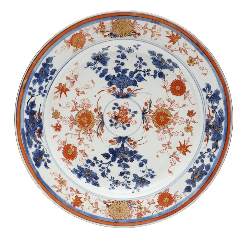 清十八世紀 各式瓷盤 一組三件 | Three Chinese porcelain chargers, Qing dynasty, 18th century - 图6