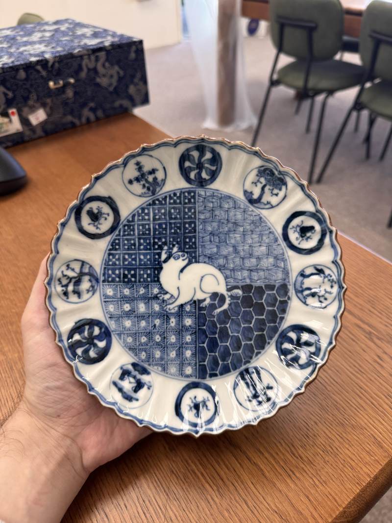 明天啟 青花古染付瑞兔圖菱花口盤 | Santos Collection | A Chinese blue and white kosometsuke 'hare' foliate dish, Ming dynasty, Tianqi period - 图12