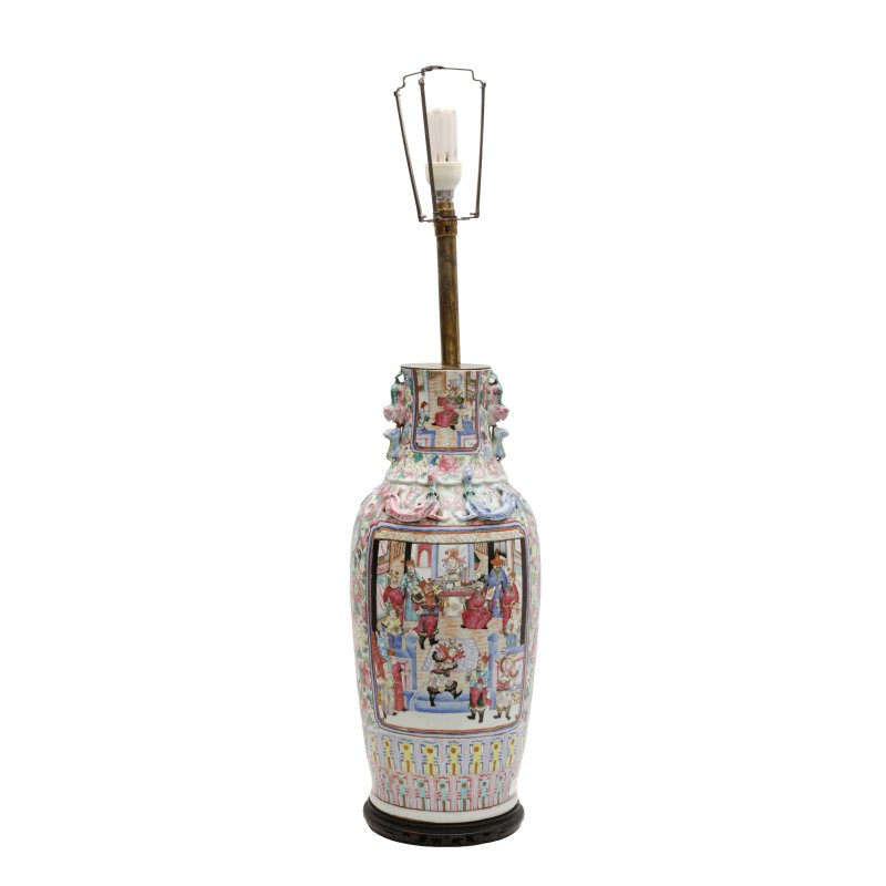 十九/二十世紀 粉彩人物故事圖瓶 | A large Chinese famille-rose 'figural' vase, 19th/20th century - 图3