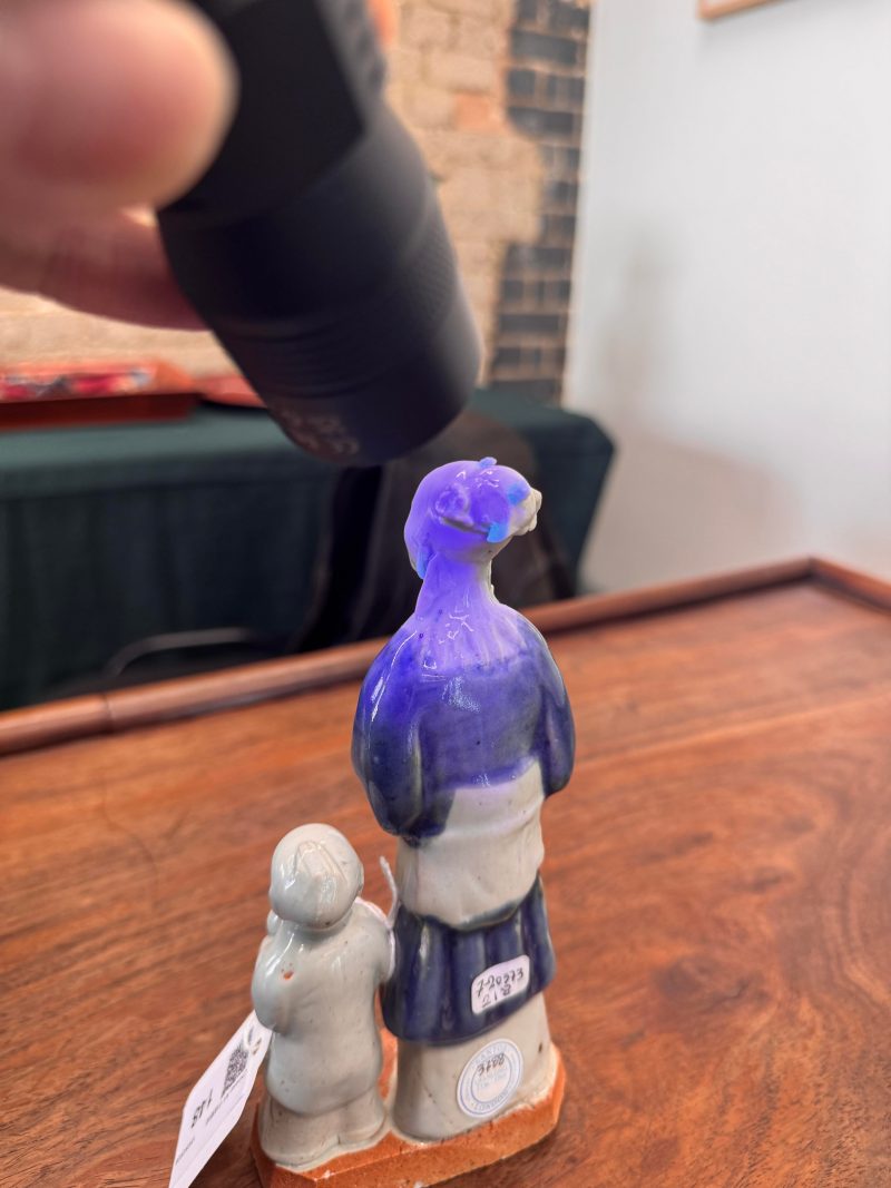 清乾隆 藍釉仙人與童子像 | Santos Collection | A group of Chinese glazed-biscuit figures, Qing dynasty, Qianlong period - 图14