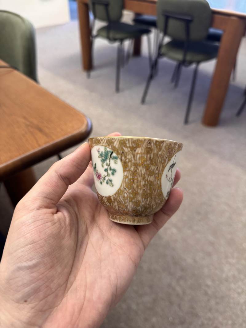 清十八/十九世紀 粉彩仿木紋花卉紋盃 | Santos Collection | A Chinese famile-rose faux-bois 'blossoms' cup, Qing dynasty, 18th-19th century - 图7