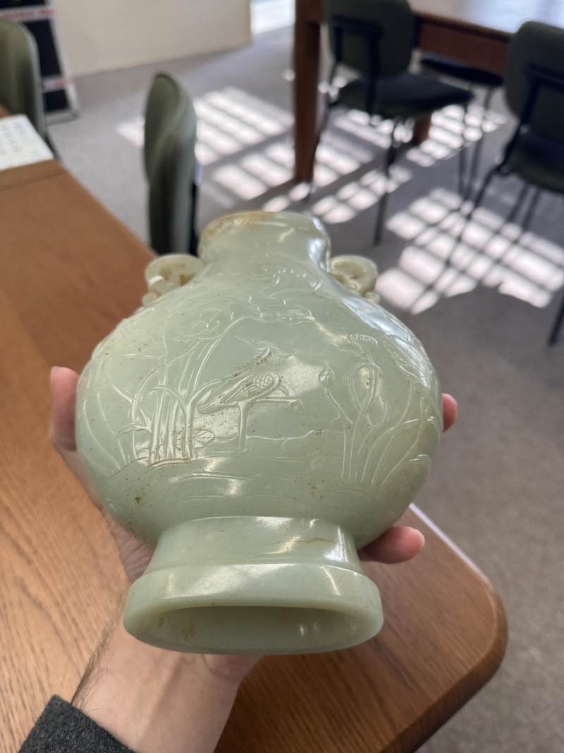 清乾隆 青玉雕蓮塘清趣圖瓶 | A fine Chinese celadon jade 'lotus pond' vase, Qing dynasty, Qianlong period - 图38