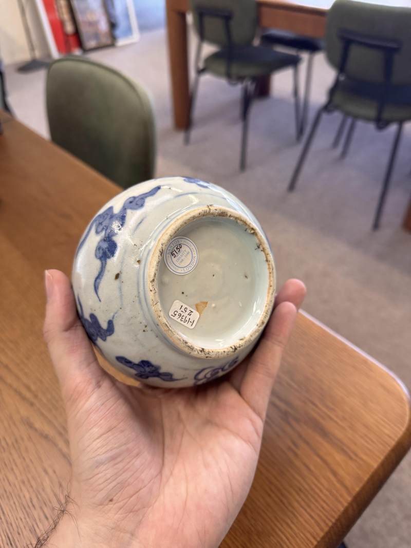 明 青花雲紋軍持 | Santos Collection | A Chinese blue and white 'ruyi cloud' kendi, Ming dynasty - 图7