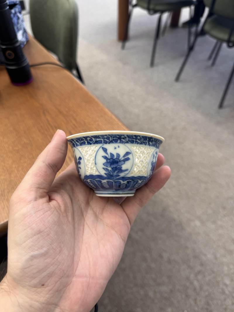 明崇禎 青花花卉紋玲瓏鏤空盌 | Santos Collection | A Chinese blue and white reticulated 'linglong' bowl, Ming dynasty, Chongzhen period - 图4