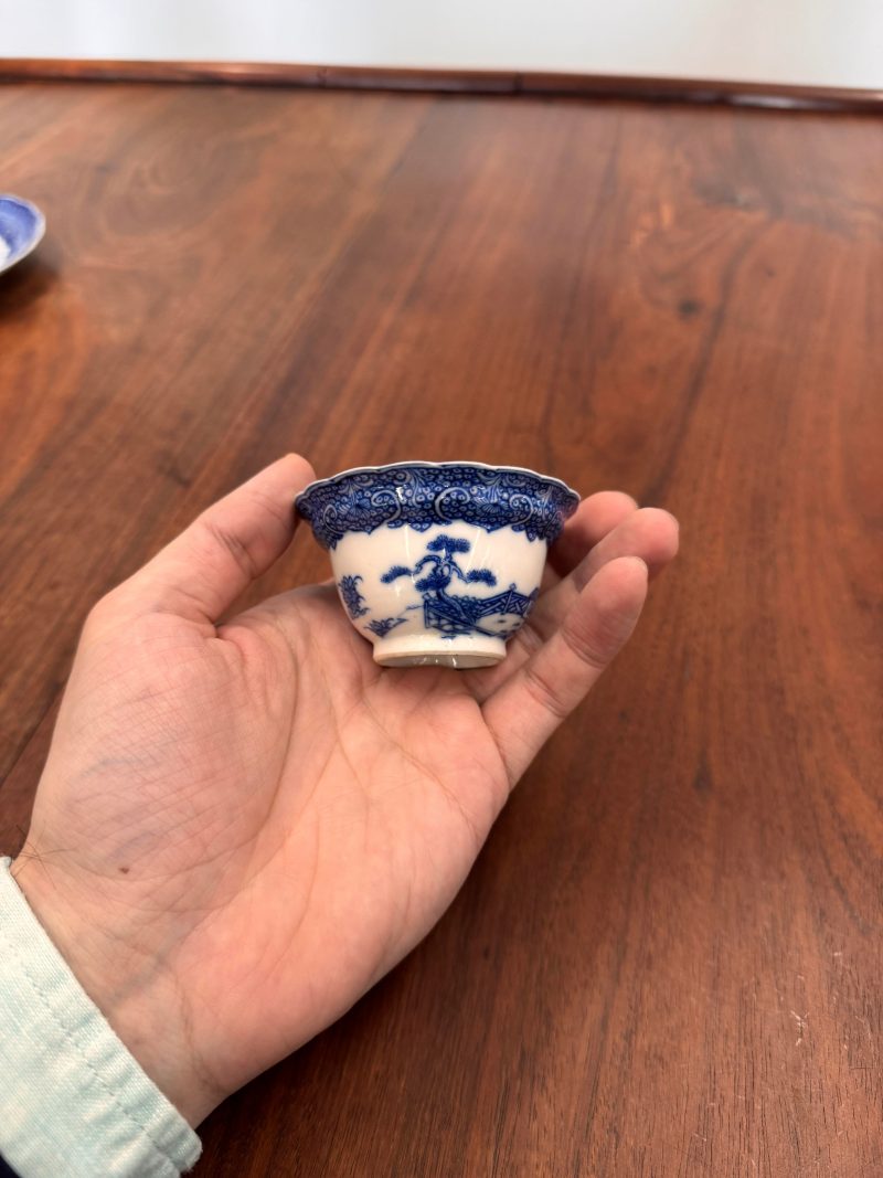 清雍正 漿胎青花山水圖盃及小盤 | Santos Collection | A rare Chinese export soft paste 'landscape' cup and saucer, Qing dynasty, Yongzheng period - 图23
