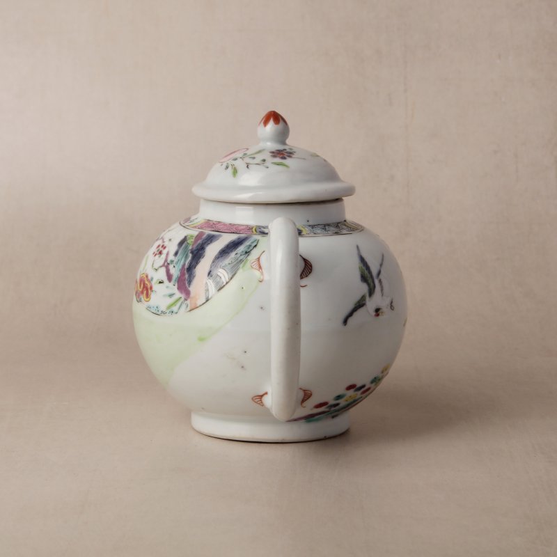 清雍正 粉彩瑞鹿圖蓋壺 | Santos Collection | A Chinese export famille-rose 'deer' teapot, Qing dynasty, Yongzheng period - 图2