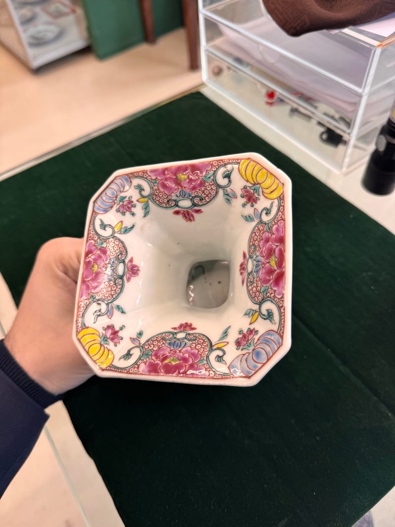 清雍正 粉彩花卉紋渣斗 | Santos Collection | A Chinese export famille-rose 'floral' spittoon, Qing dynasty, Yongzheng period - 图16