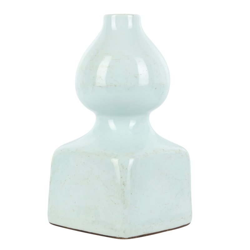 清十九世紀 青釉瓶 《大清乾隆年製》款 | A Chinese monochrome celadon-glazed vase, Qing dynasty, 19th century - 图2
