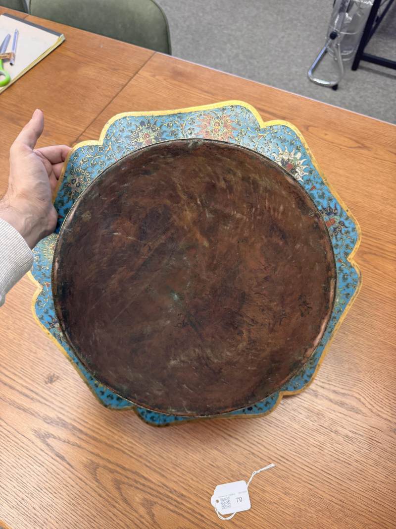 清十七/十八世紀 掐絲琺瑯銅胎鎏金亭台樓閣圖折沿葵口盆 | A fine Chinese cloisonné enamel and gilt-bronze 'pavilion' basin, Qing dynasty, 17th/18th century - 图6