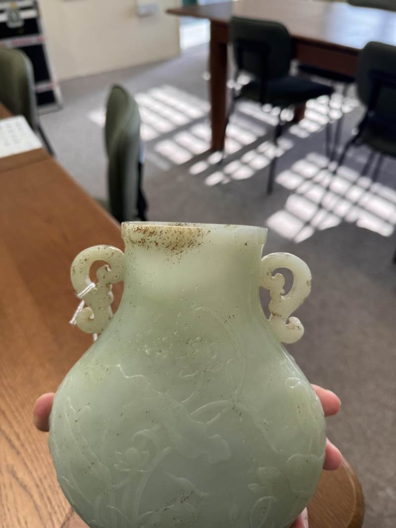 清乾隆 青玉雕蓮塘清趣圖瓶 | A fine Chinese celadon jade 'lotus pond' vase, Qing dynasty, Qianlong period - 图8