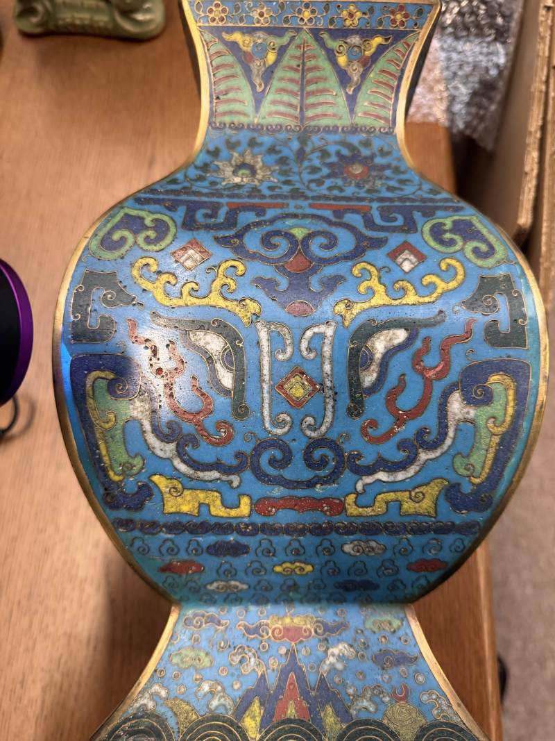十七世紀 掐絲琺瑯掐絲掐絲銅鍍金饕餮紋方壺 | A fine Chinese cloisonné enamel and gilt-bronze 'taotie' vase, fanghu, Ming dynasty, 17th century - 图41