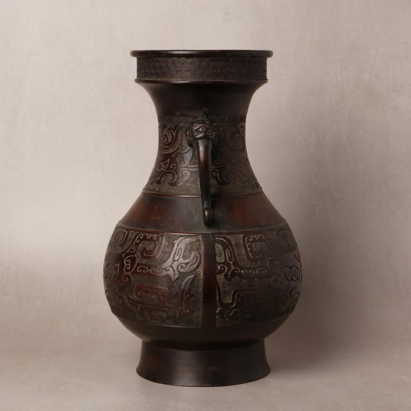 清十八/十九世紀 仿古青銅饕餮紋貫耳壺 | A Chinese archaistic bronze 'taotie' vase, hu, Qing dynasty, 18th/19th century - 图9