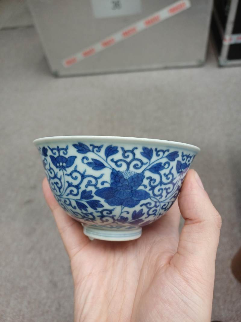 或為清道光 青花纏枝花卉紋盌《大清道光年製》款 | A Chinese blue and white 'floral' bowl, Daoguang mark and possibly of the period - 图15