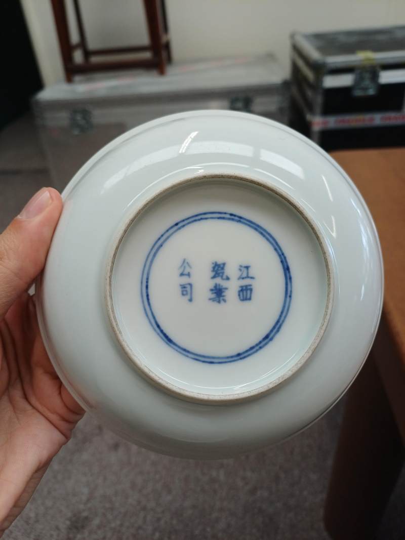 民國 青花蠶桑圖盤一對《江西瓷業公司》款 | A pair of Chinese blue and white ‘silkworm’ dishes, Republic period, Jiangxi Porcelain Company - 图7