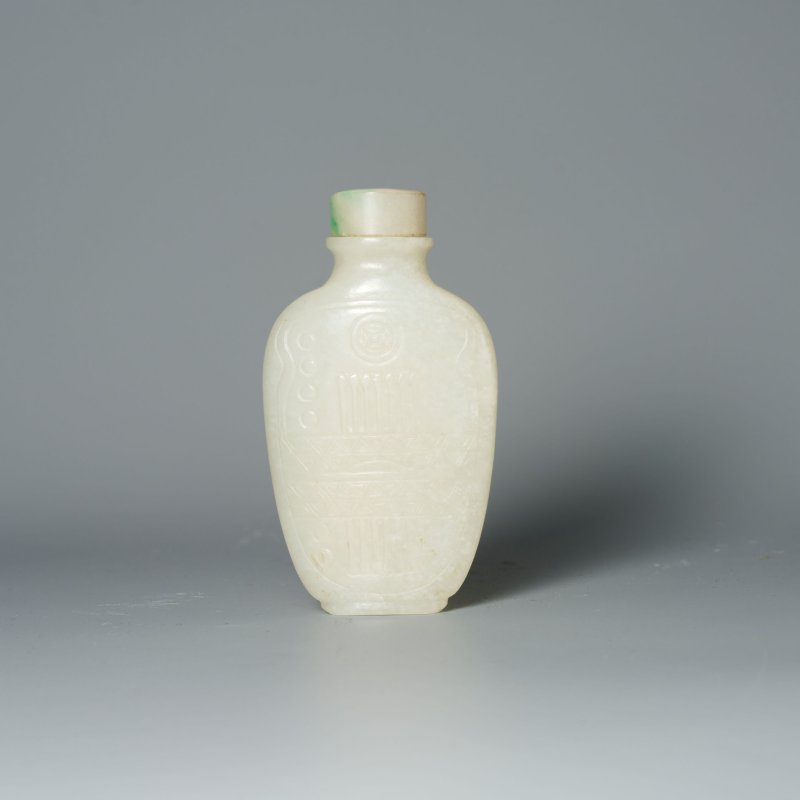 十九 白玉⌈琴瑟包袱⌋紋樣鼻煙壺 | A WHITE JADE 'ZITHER' SNUFF BOTTLE - 图1