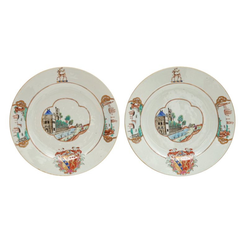 清乾隆 約1745年 粉彩紋章圖盤一組八件 | Eight fine and rare Chinese export armorial dishes, Qing Dynasty, Qianlong period, circa 1745 - 图4