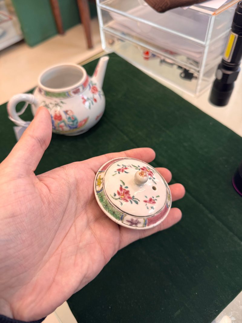 清乾隆 粉彩花卉紋蓋壼 | Santos Collection | A Chinese famille-rose 'floral' teapot, Qing dynasty, Qianlong period - 图28