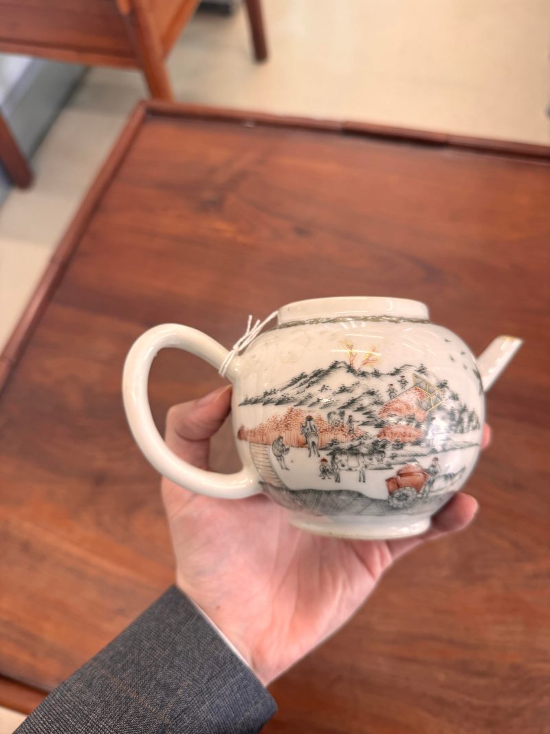 清乾隆 墨彩高粱收穫圖蓋壺 | Santos Collection | A rare Chinese export en-grisaille 'sorghum harvesting' teapot, Qing dynasty, Qianlong period - 图14
