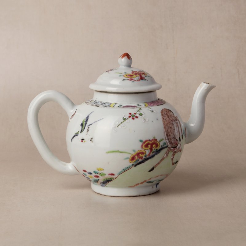 清雍正 粉彩瑞鹿圖蓋壺 | Santos Collection | A Chinese export famille-rose 'deer' teapot, Qing dynasty, Yongzheng period - 图3