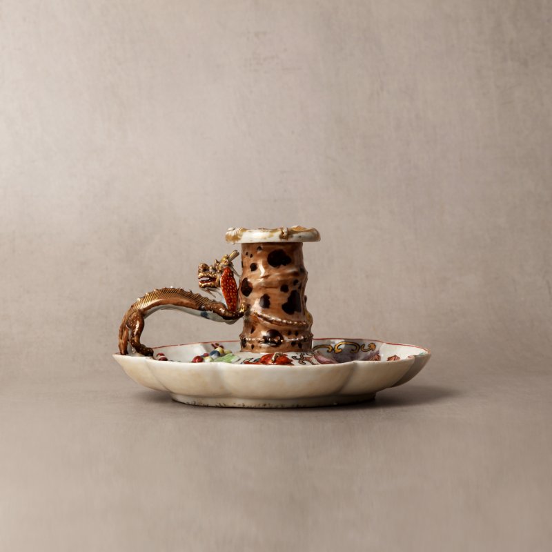 清乾隆 約1780年 粉彩燭台 | Santos Collection | A fine Chinese export famille-rose candlestick, Qing dynasty, Qianlong period, circa 1780 - 图3