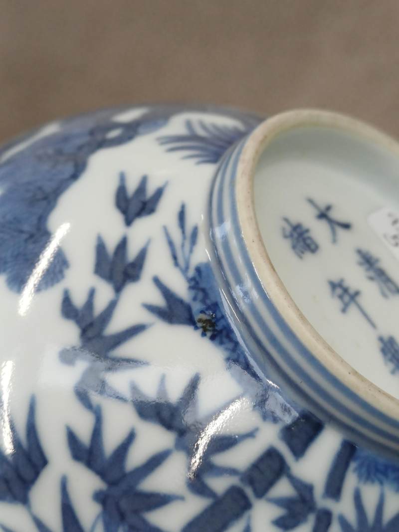 清光緒 青花歲寒三友圖盌 《大清光緒年製》款 | Santos Collection | A Chinese blue and white 'Three Friends of Winter' bowl, Qing dynasty, Guangxu mark and period - 图5