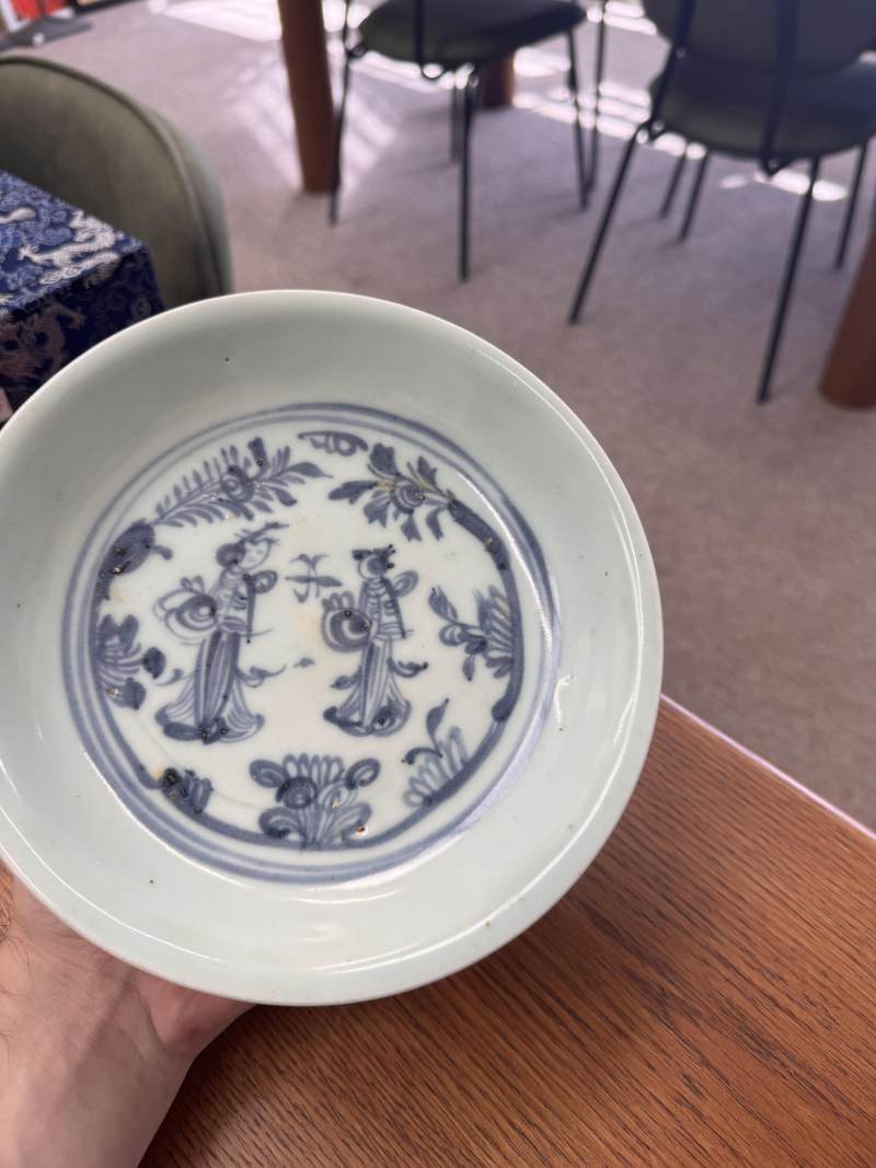 明 青花仕女圖盤 | Santos Collection | A Chinese blue and white 'ladies' dish, Ming dynasty - 图6