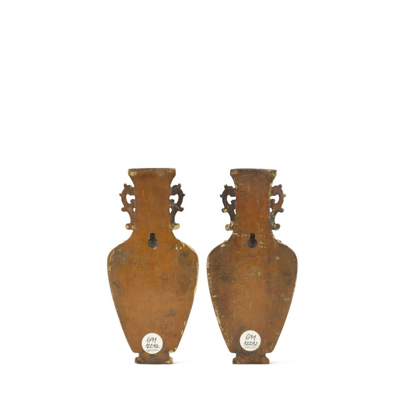 清十八世紀 銅胎掐絲琺瑯仿古夔龍紋壁瓶一對 | A PAIR OF CLOISONNÉ ENAMEL 'DRAGON' WALL VASES - 图2